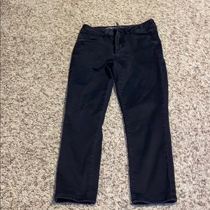 American Eagle black capris